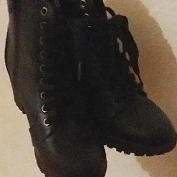 Shoes - Picture 1 of 3